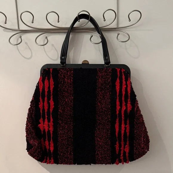 Vintage carpet bag Elegant Black and Red Women's Handbag - Picture 2 of 10